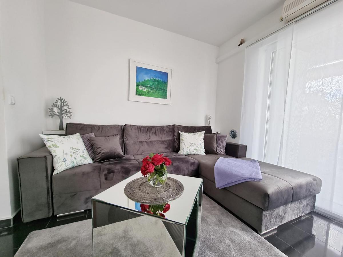 Deluxe Novalja Apartment Exterior photo