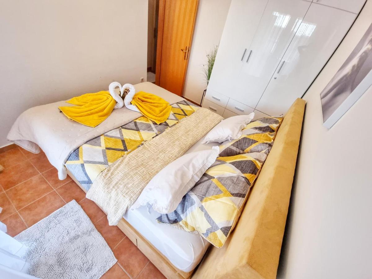 Deluxe Novalja Apartment Exterior photo