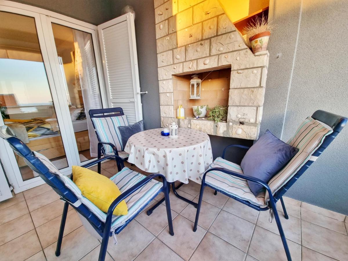 Deluxe Novalja Apartment Exterior photo