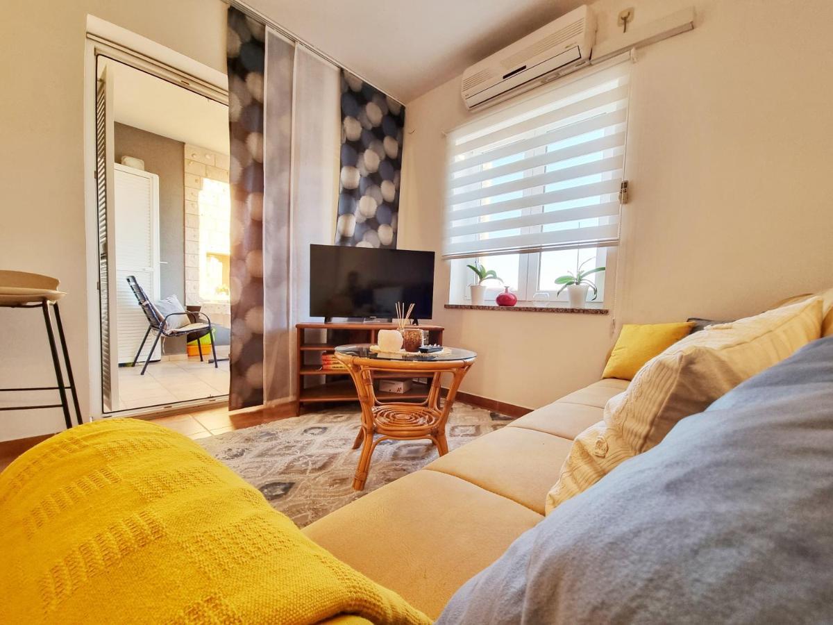 Deluxe Novalja Apartment Exterior photo